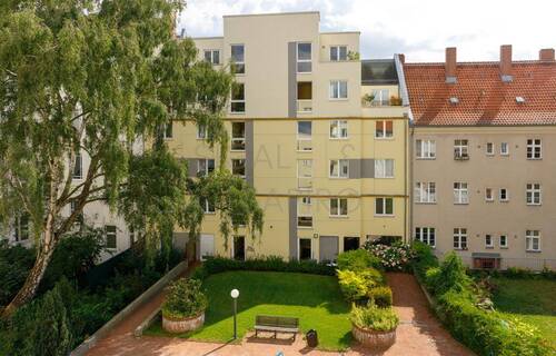 Hofansicht - ATTRAKTIVE 2-ZIMMER-WOHNUNG MIT SÜD-TERRASSE WENIGE METER ZUM MASELAKEPARK UND ZUR HAVEL