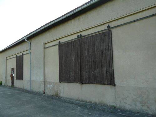 Objekt Vorderansicht - Außenstellfläche - Kaltbereich 50 m² und Innenfläche (Kaltbereich) 78,5 m² für Stückgut bis Wohnwagen PKW u.a.