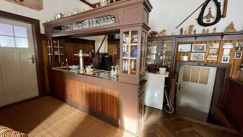 Gaststube mit Tresen - 