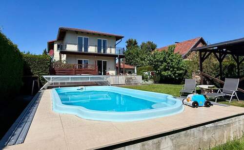 Pool mit Abdeckung - 7 Zimmer Einfamilienhaus in Berlin