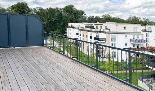 Die große Dachterrasse der Wohnung - 2 Zimmer Etagenwohnung zum Kaufen in Zossen
