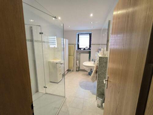 EG - Badezimmer mit Dusche - Ansicht 1 - 