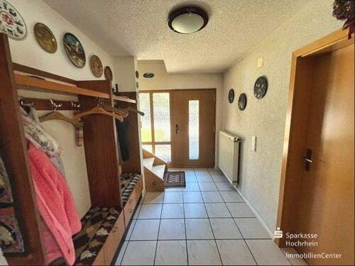 Blick Diele - Mehrfamilienhaus, Wohnhaus mit 196,70 m&sup2; in Küssaberg zum Kaufen