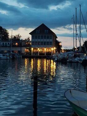 Ansicht von außen.jpg - Voll Möblierte 2-Zimmer-Wohnung mit großem Balkon in Karlshagen - Unverbaubarer Wasserblick mit Sonnenuntergangs-Garantie