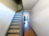 Hausflur - 1 Zimmer Mehrfamilienhaus, Wohnhaus zum Kaufen in Magdeburg