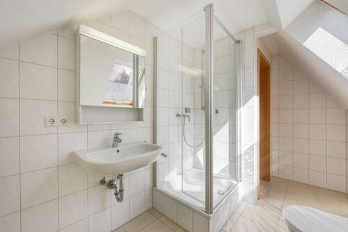 Bad mit Dusche & WC - 