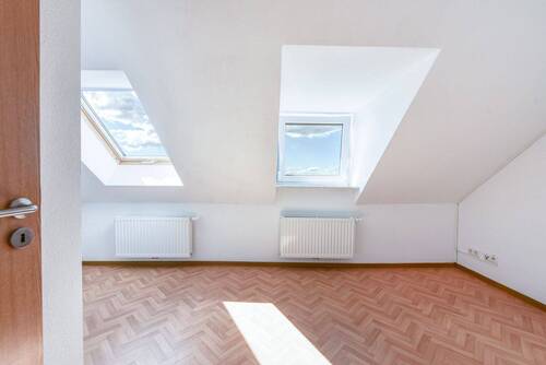 Wohnen v. Tür - 2 Zimmer Etagenwohnung in Stuttgart
