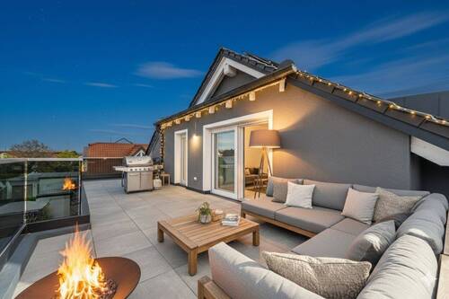 Terrassenmöbel u. Markise Illustration - 