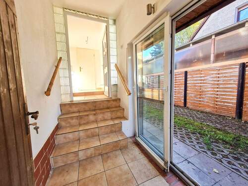 Zugang Haus & Grundstück - Doppelhaushälfte mit 100,00 m&sup2; in Magdeburg zum Kaufen