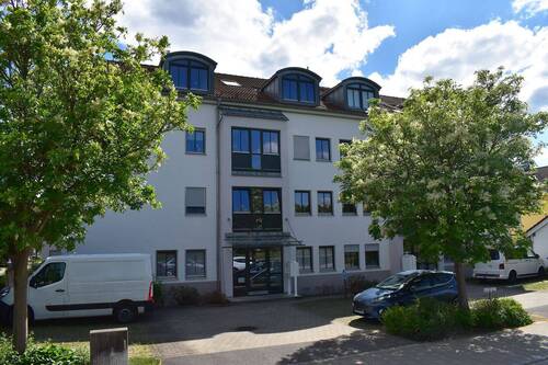 Hausansicht - 2-ZIMMER-EIGENTUMSWOHNUNG mit Südbalkon in ruhiger und zentrumsnaher Lage von Kolbermoor – Nähe Mangfall -