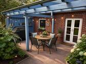 Terrasse mit blauer Pergola - 