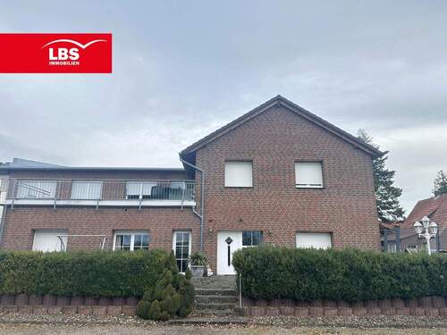 Frontansicht - Großzügige Wohnung mit eigenem Eingang in Warmsen!