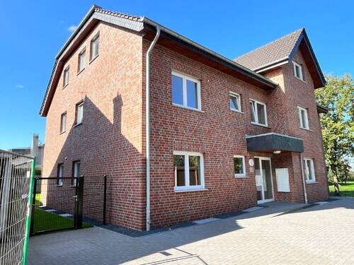 Frontansicht - 3-Zimmer Neubau-Wohnung mit Balkon im 1.OG eines 6-Familienhauses in Neukirchen-Vluyn