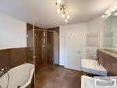 Designer-Bad mit Glasdusche - 