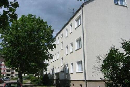 Bild 1 - Eine schöne 4-Raum-Wohnung wartet auf Sie! :)