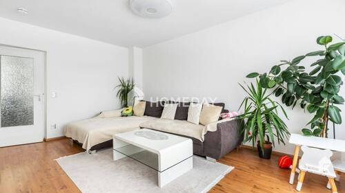 Wohnzimmer 2 - 3 Zimmer Etagenwohnung in Berlin