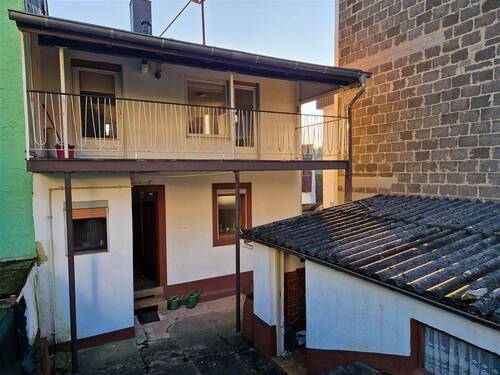 Hinteransicht - Bezahlbares Wohnhaus mit Garten und Garage in 66571 Dirmingen