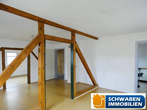 Wohn- und Essbereich (Foto 1) - 4 Zimmer Etagenwohnung zum Kaufen in Asselfingen