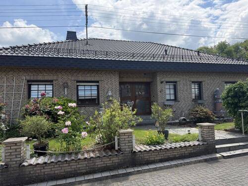 Straßenansicht - Einfamilienhaus mit 230,00 m&sup2; in Borod zum Kaufen