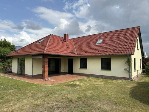 Ansicht Süd-West - Platz für die ganze Familie - großzügiges Einfamilienhaus in ruhigem und beliebten Wohngebiet am Warener Stadtrand