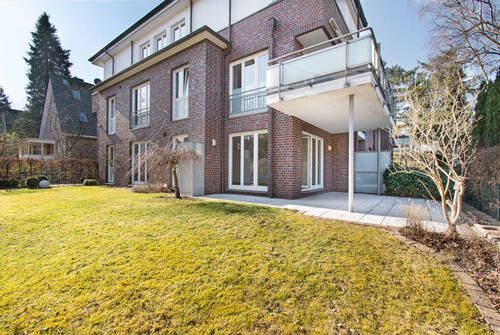 Garten mit überdachter Terrasse - Lichtdurchflutet und ebenerdig - Neuwertige Erdgeschosswohnung in Wellingsbüttel