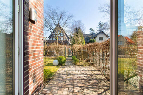 Sonnige Terrasse direkt vor dem Schlafzimmer - 