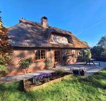 Zauberhafte Reetkate in Sackgassenendlage in den Feldern von Esgrus