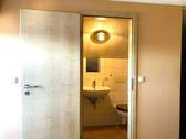 DG Blick ins Badezimmer - 
