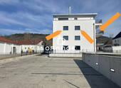 Links Schlafzimmer, mittig das Küchenfenster, rechts Ihr Südbalkon - 