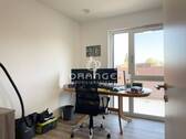 Viel Licht durch das bodentiefe Fenster im Arbeitszimmer, mit Blick gen Norden - 