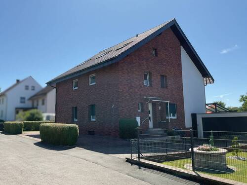 Straßenansicht - 1 Zimmer Mehrfamilienhaus, Wohnhaus zum Kaufen in Kalletal