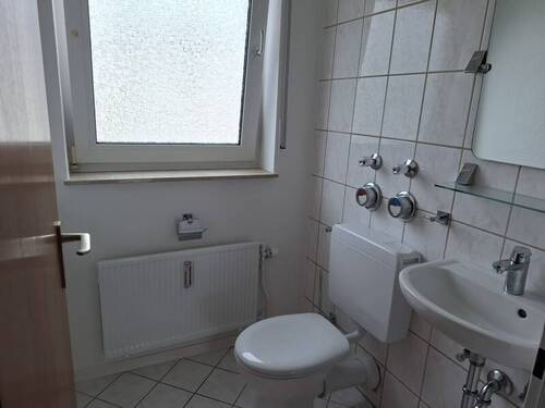 Gäste-WC - Etagenwohnung mit 125,00 m² in Bad Vilbel zur Miete