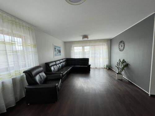 Wohnzimmer - 7 Zimmer Doppelhaushälfte in Ansbach