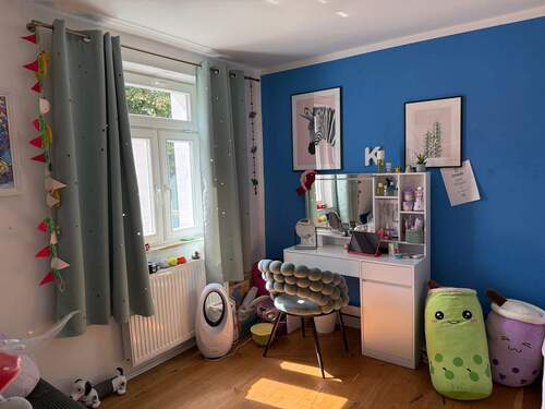 Kinderzimmer mit Blick auf den Schlossweiher - Etagenwohnung mit 98,00 m² in Heroldsberg zum Kaufen