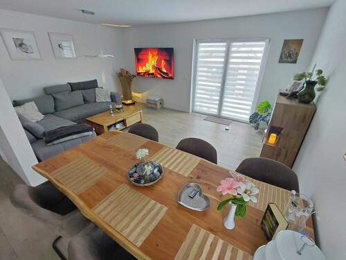 Wohnküche - Wohnen wie Urlaub mit Weitblick - Bungalow in Marlow, möbliert, Einbauküche, D.-Carport, Glasfaser