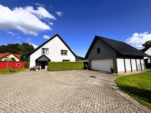 Zufahrt Wohnhaus - 1 Zimmer Einfamilienhaus in Neustrelitz
