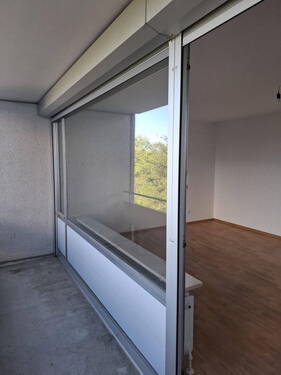 Balkon mit Wohnzimmer - 