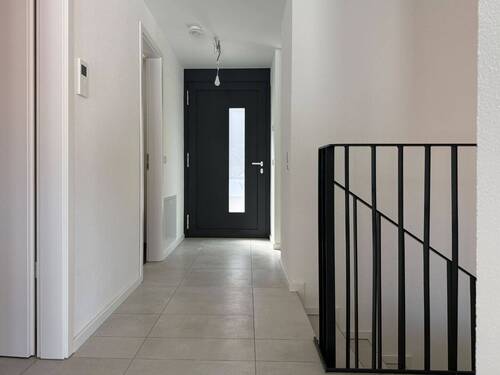 Eingangsbereich - 5 Zimmer Doppelhaushälfte zum Kaufen in Bad Wildbad