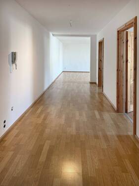 Flur - Etagenwohnung mit 83,00 m&sup2; in Hockenheim zum Kaufen