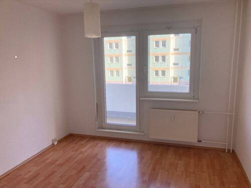 Wohnzimmer - 3 Zimmer Etagenwohnung zur Miete in Magdeburg