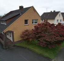 Massives Einfamilienhaus mit Garten und Garagen in Beverungen
