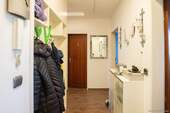 Eingang / Garderobe - 3 Zimmer Etagenwohnung zum Kaufen in Kölln-Reisiek