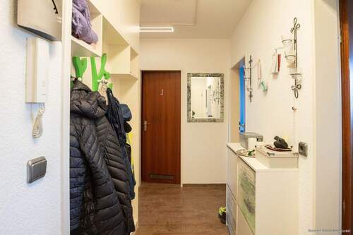 Eingang / Garderobe - 3 Zimmer Etagenwohnung zum Kaufen in Kölln-Reisiek