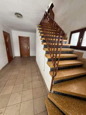 Treppe zum OG - Einfamilienhaus mit 123,00 m&sup2; in Dorf im warndt zum Kaufen