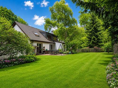 Titel - 9 Zimmer Mehrfamilienhaus, Wohnhaus zum Kaufen in Duisburg / Mündelheim