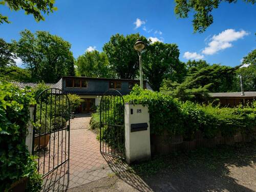 Zugang Häuser - Mehrfamilienhaus, Wohnhaus mit 320,00 m&sup2; in Duisburg / Mündelheim zum Kaufen