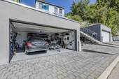 Doppelgarage und Stellplatz - 