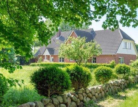 Außenansicht - 6 Zimmer Mehrfamilienhaus, Wohnhaus in Humptrup