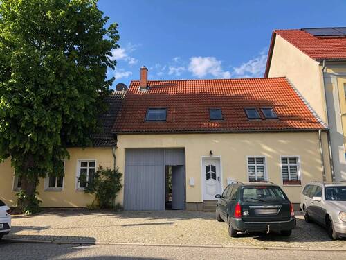Hausansicht (1) - 8 Zimmer Mehrfamilienhaus, Wohnhaus zum Kaufen in Golßen
