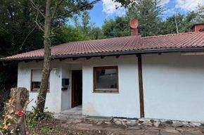 Hausansicht 1.jpg - Verkauf ab Januar, Einfamilienhaus für Individualisten Wald bis ans Haus
